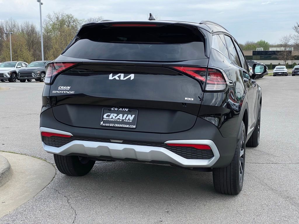 Used 2025 Kia Sportage EX w/ Premium Package image 8