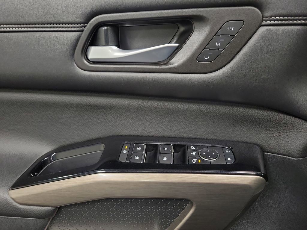 Used 2022 Nissan Pathfinder Platinum w/ Cargo Package image 19