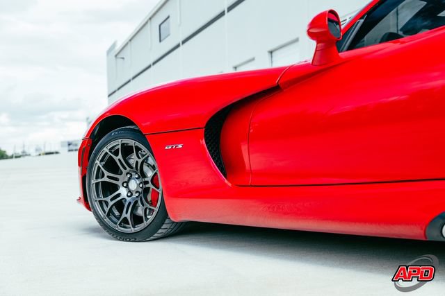Used 2014 SRT Viper GTS w/ GTS Laguna Interior Package RWD image 30