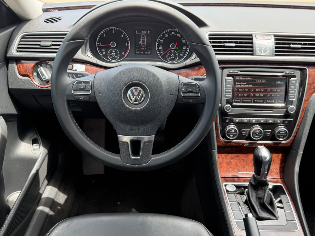 Used 2013 Volkswagen Passat TDI SEL Premium image 16