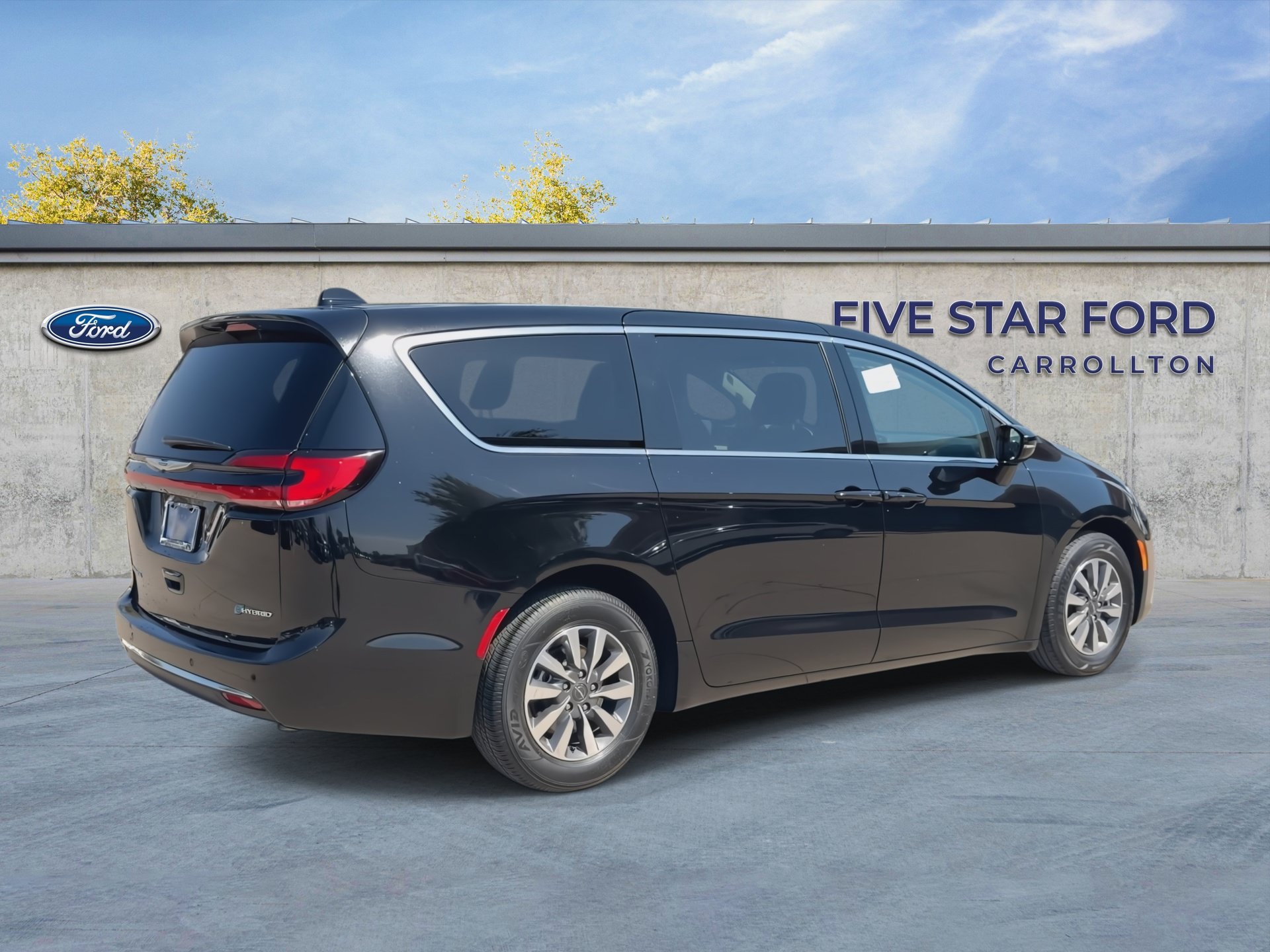 Used 2024 Chrysler Pacifica Limited FWD image 8