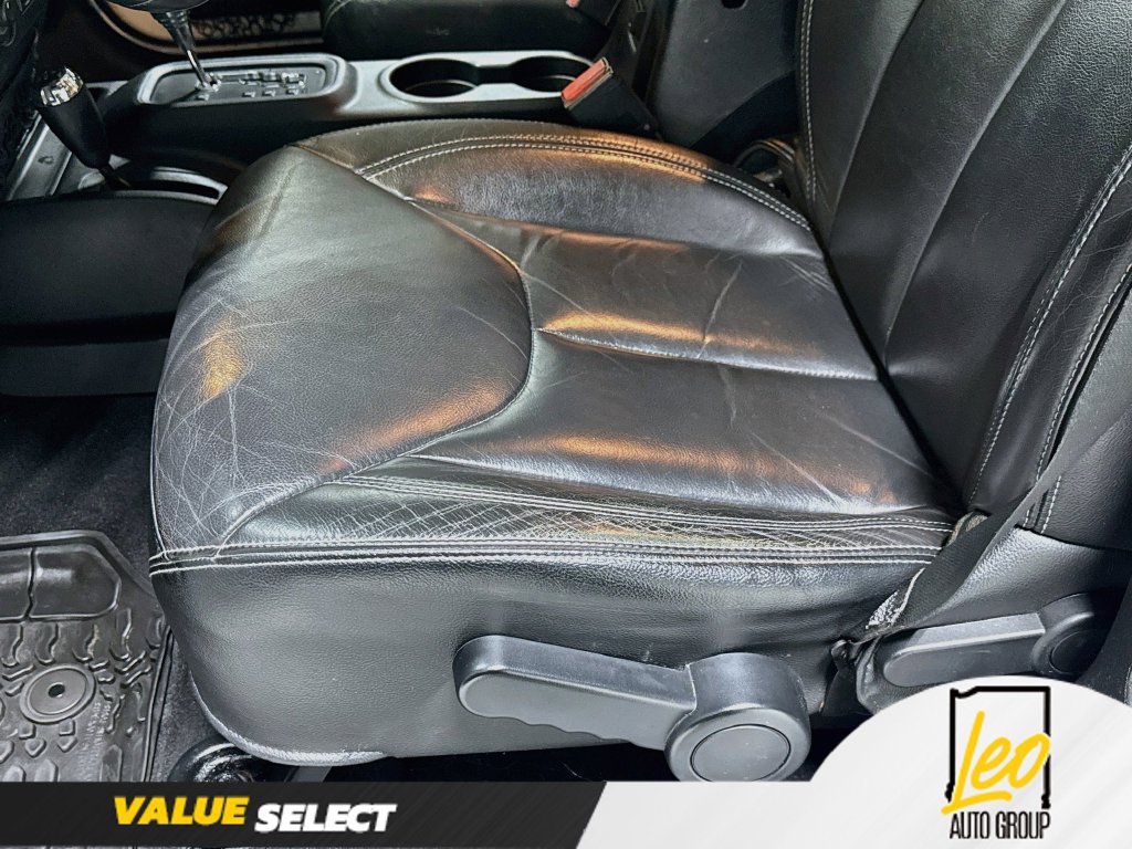 Used 2015 Jeep Wrangler Unlimited Rubicon AWD/4WD image 19
