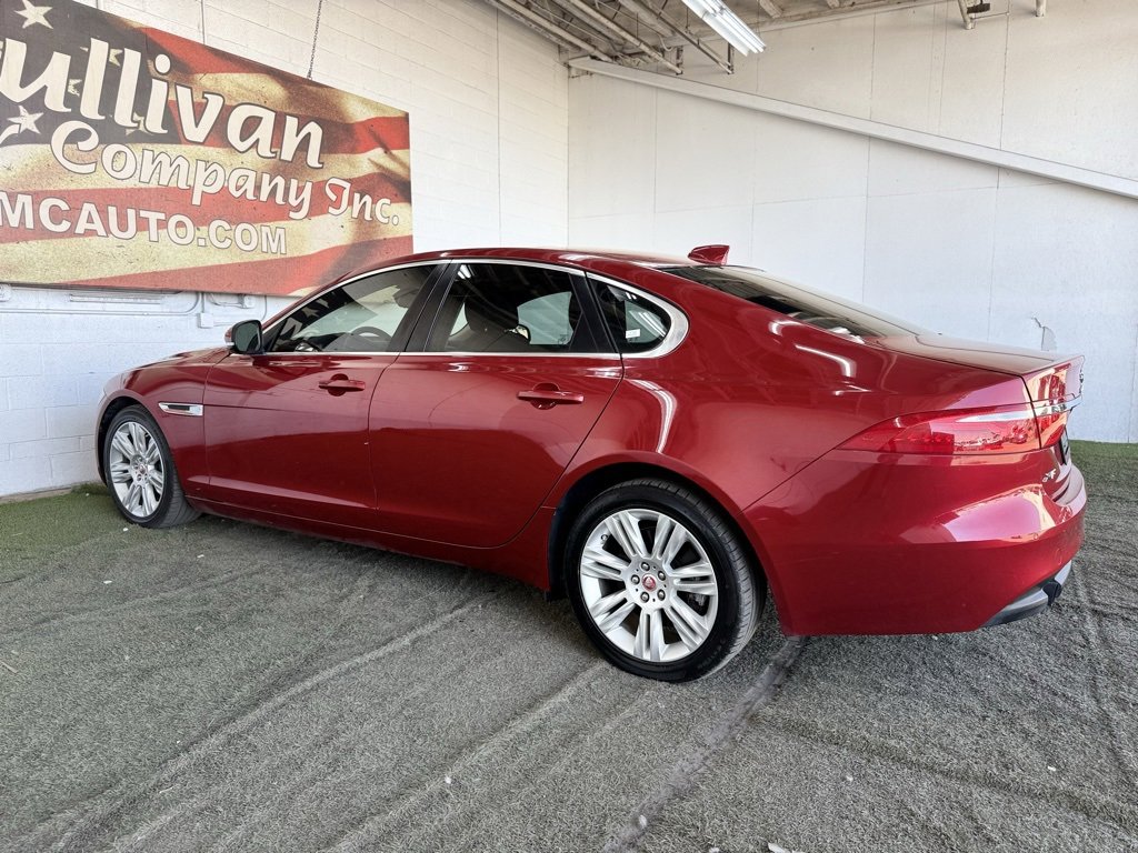 Used 2017 Jaguar XF Premium image 12