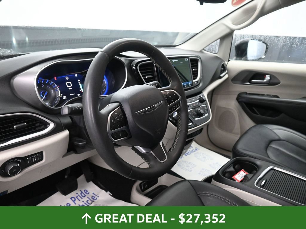 Used 2024 Chrysler Pacifica Touring-L image 23