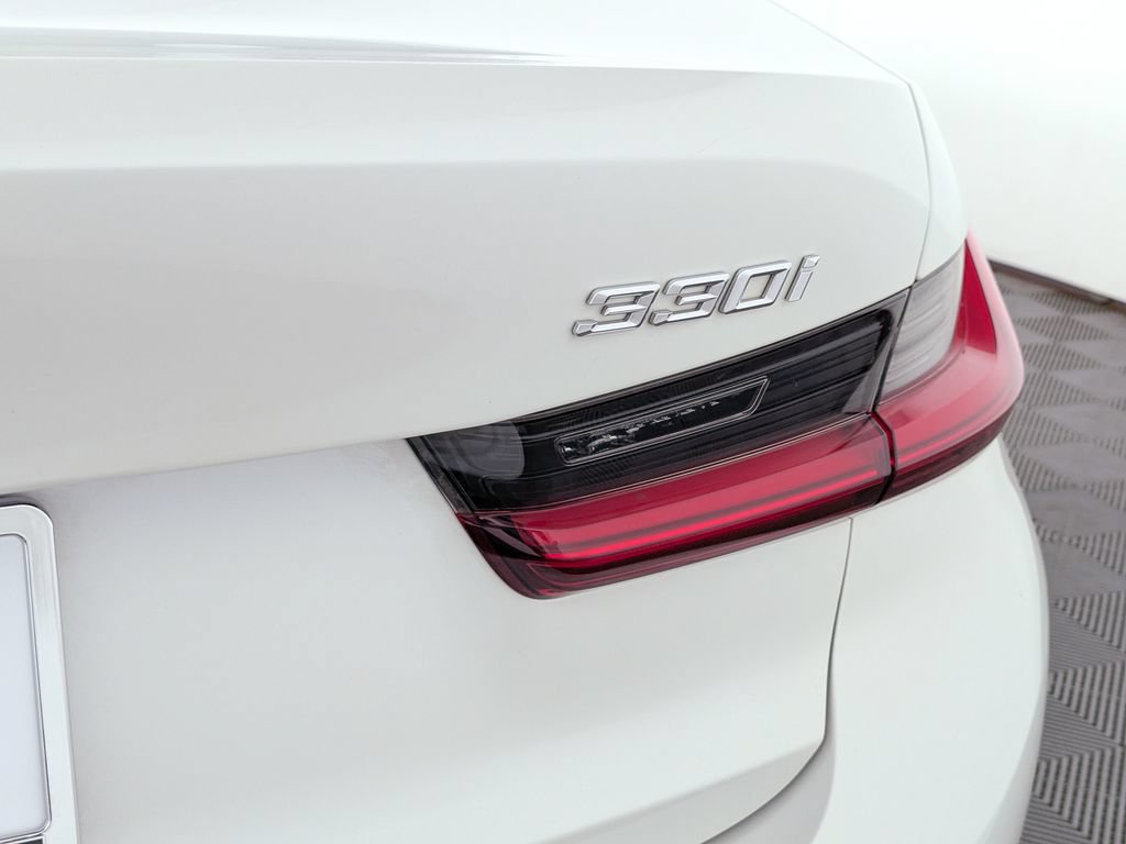Used 2021 BMW 330i xDrive Sedan AWD/4WD image 12
