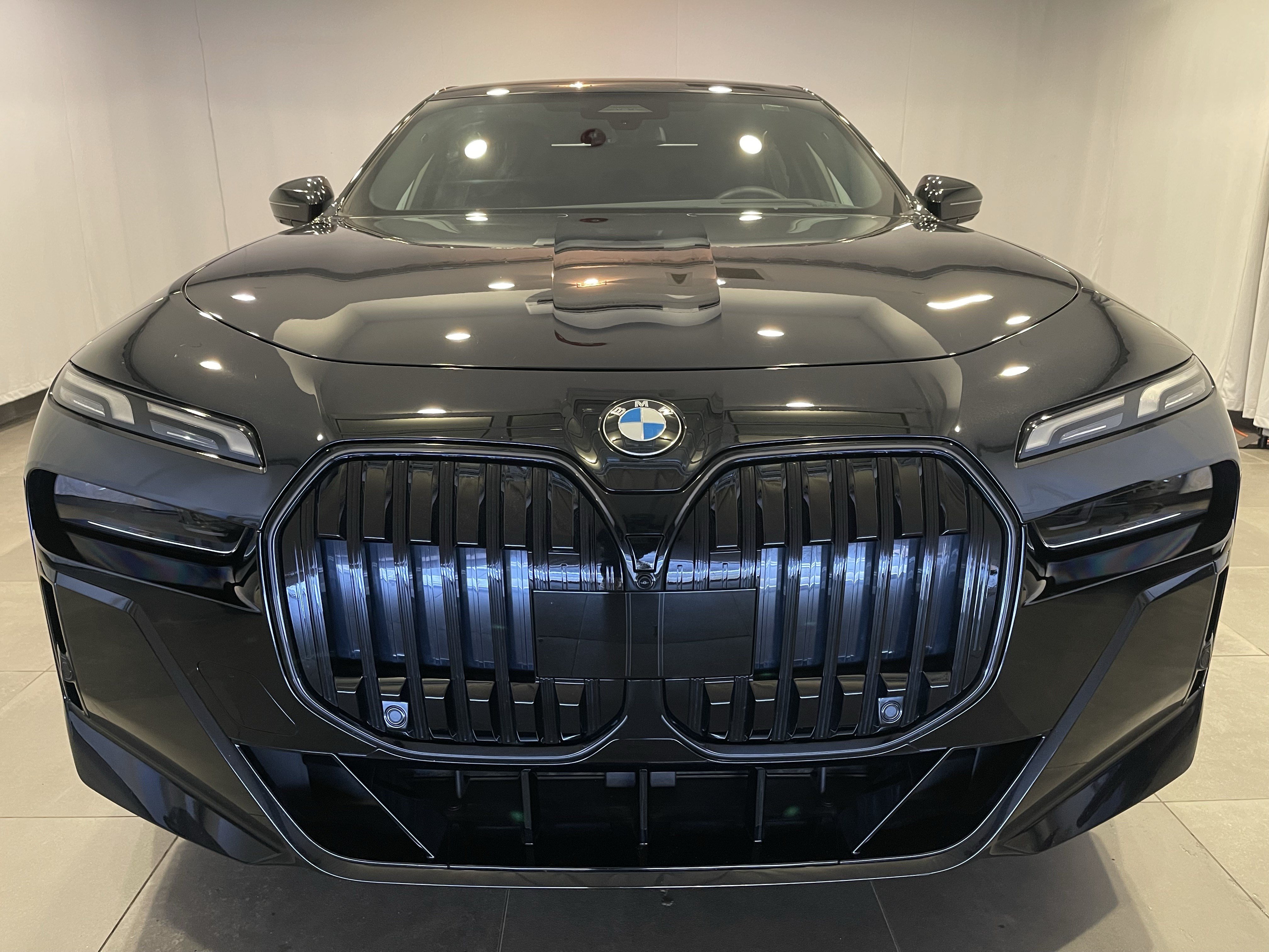 Used 2026 BMW 740i xDrive AWD/4WD image 2