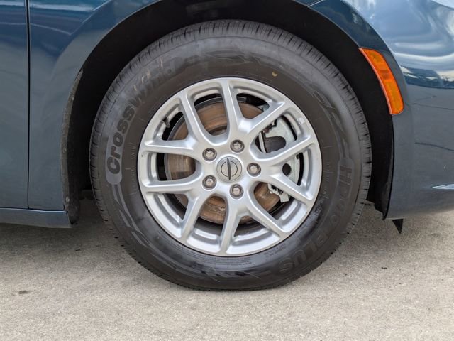 Certified 2023 Chrysler Pacifica Touring-L image 11