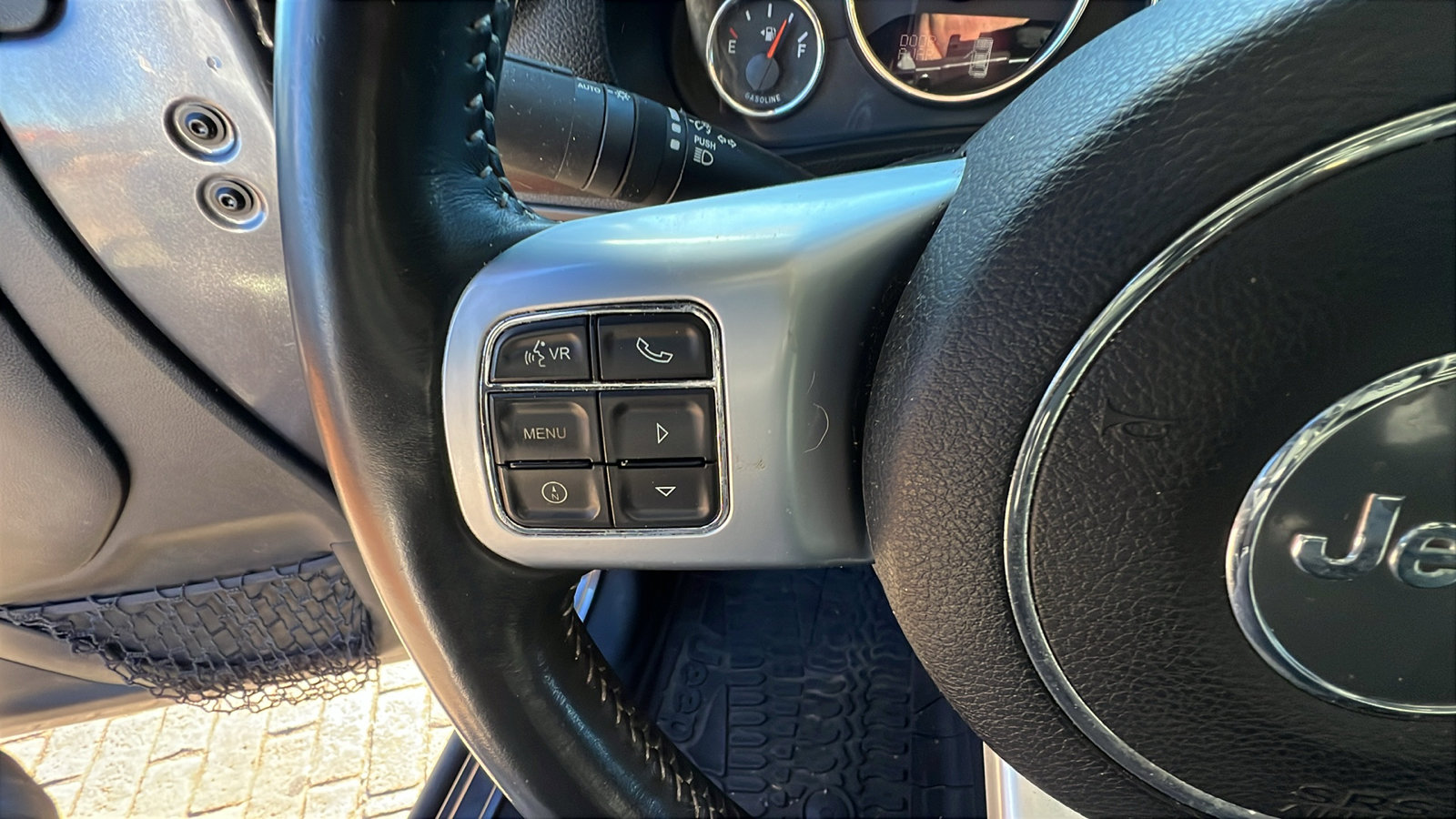 Used 2014 Jeep Wrangler Unlimited Rubicon image 26