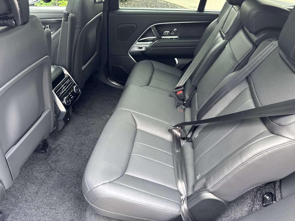 New 2026 Land Rover Range Rover Long Wheelbase SE AWD/4WD image 16
