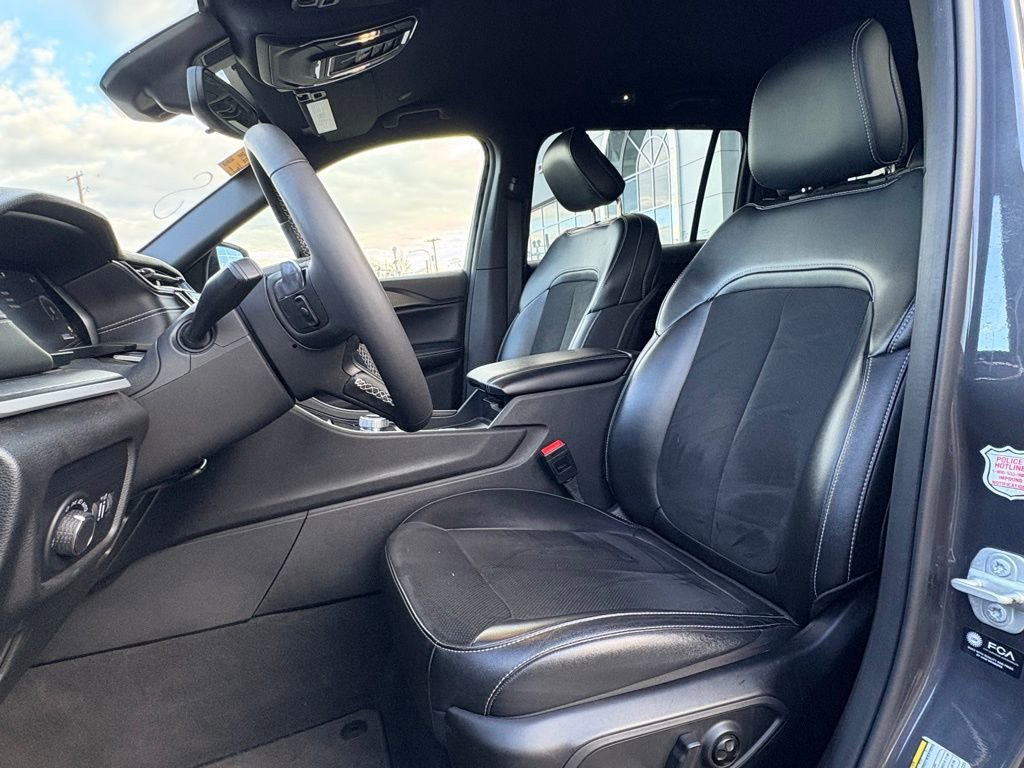 Used 2024 Jeep Grand Cherokee L Laredo image 14