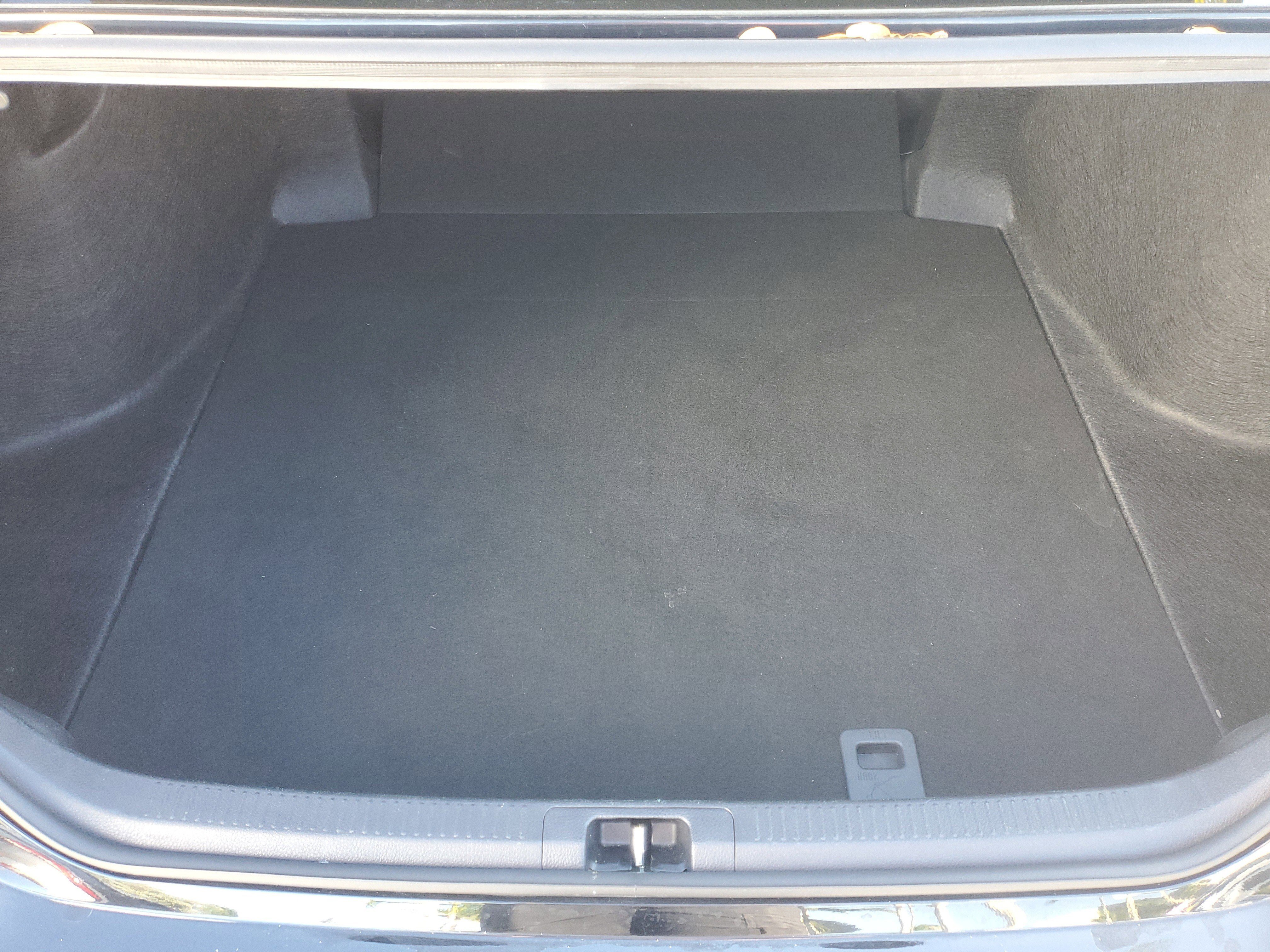 Used 2023 Toyota Camry SE image 9