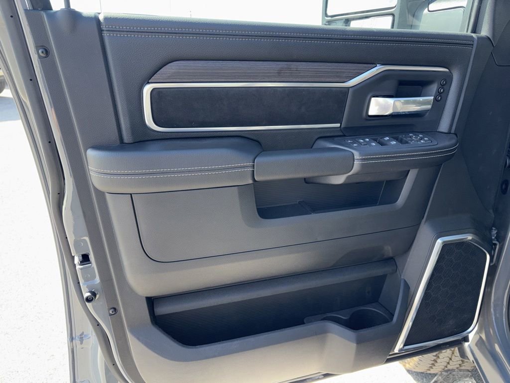 New 2026 RAM 2500 Laramie AWD/4WD image 8