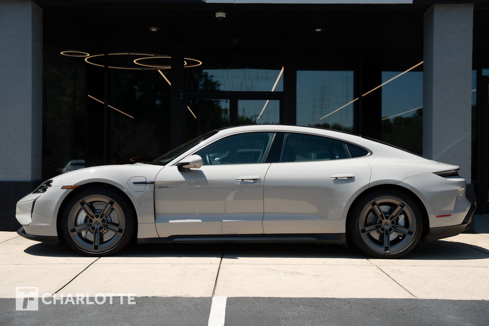 Used 2025 Porsche Taycan Turbo AWD/4WD image 7