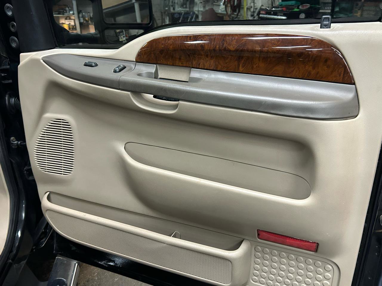 Used 2004 Ford F350 Lariat AWD/4WD image 15