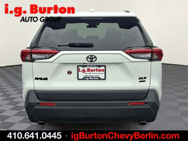 Used 2020 Toyota RAV4 XLE Premium image 5