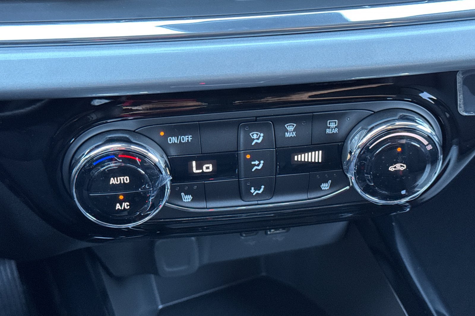 New 2026 Chevrolet Trax LT w/ LT Convenience Package FWD image 19