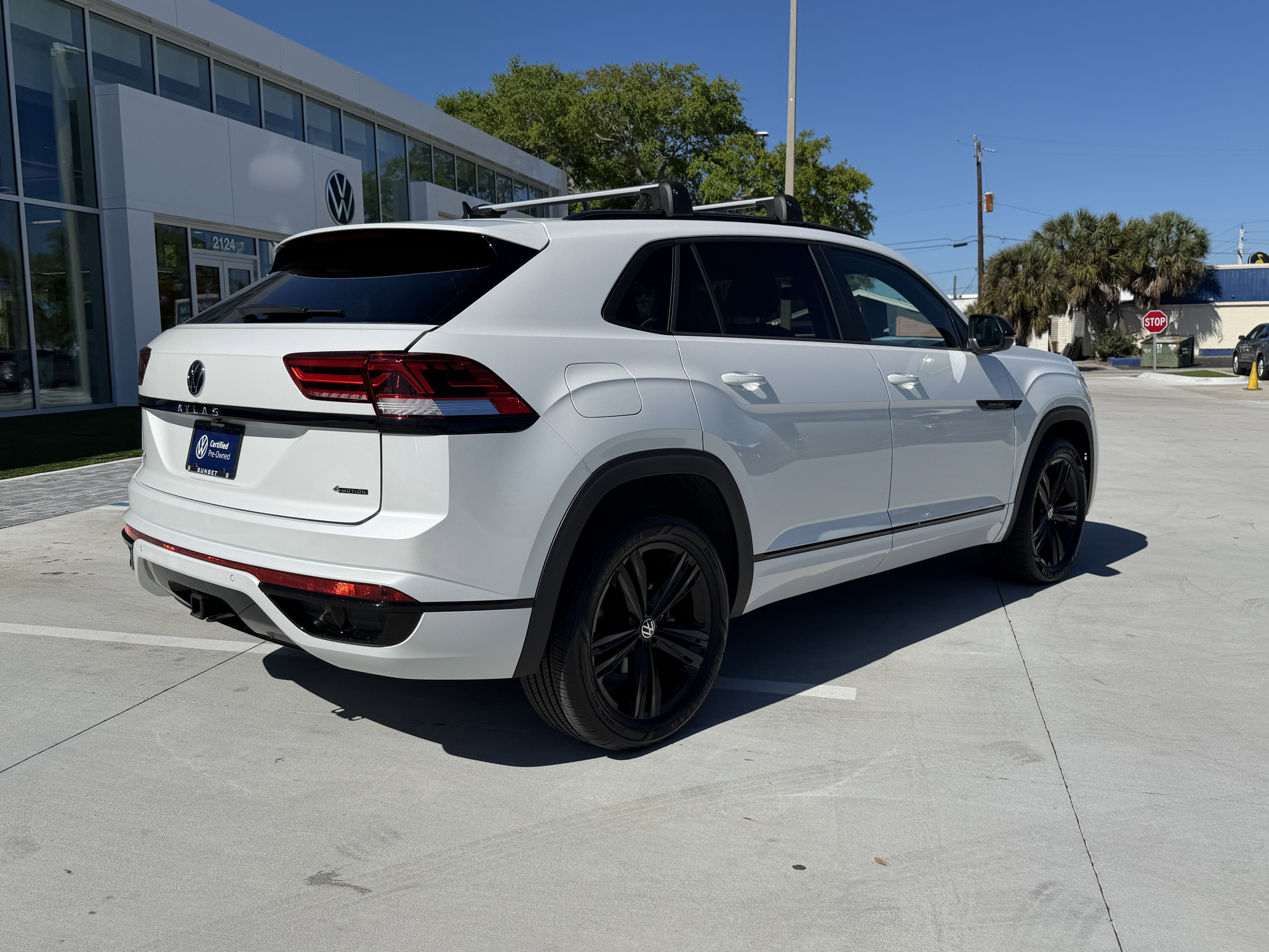 Used 2023 Volkswagen Atlas Cross Sport SEL R-Line image 3