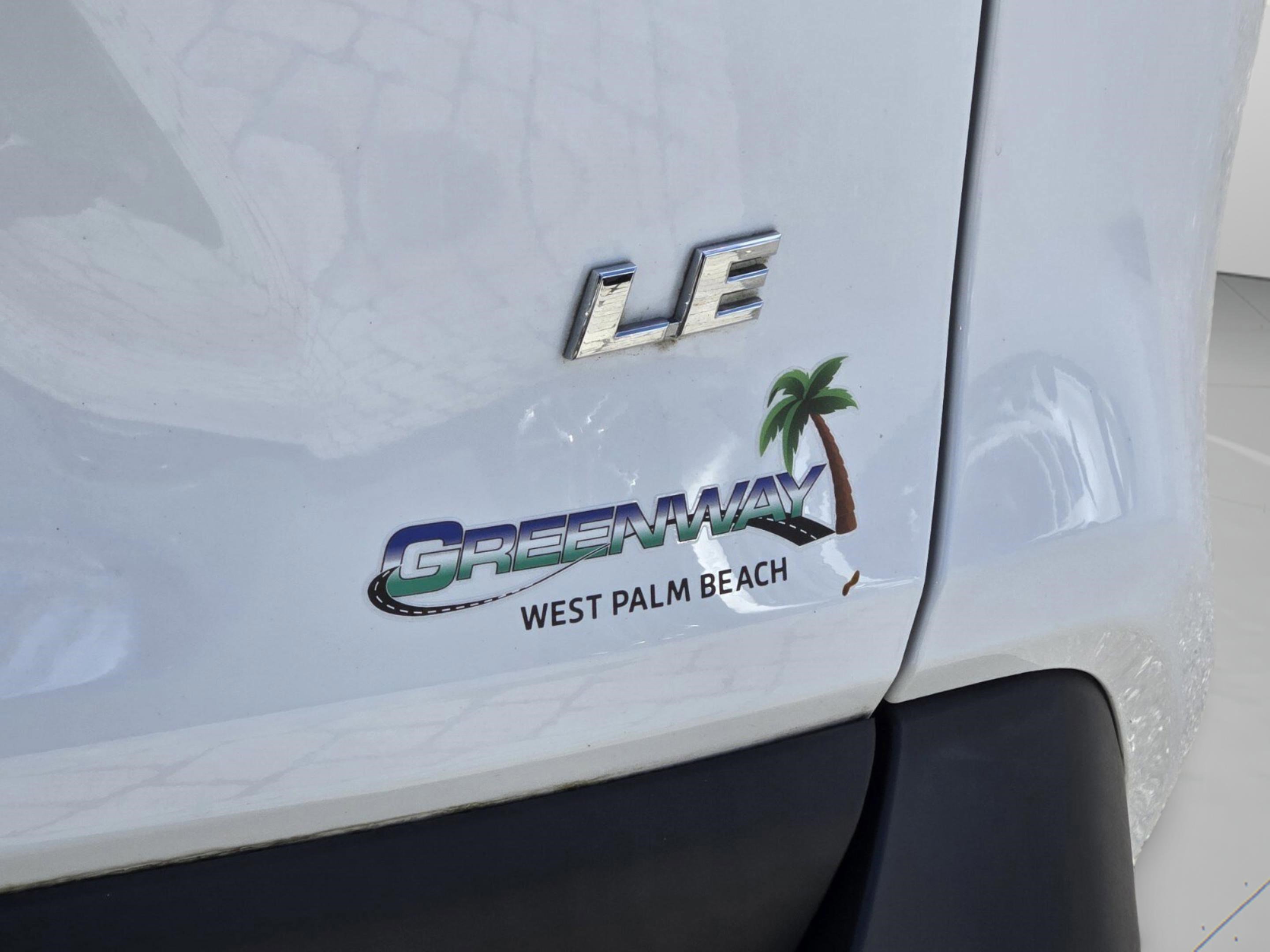 Used 2020 Toyota RAV4 LE image 9