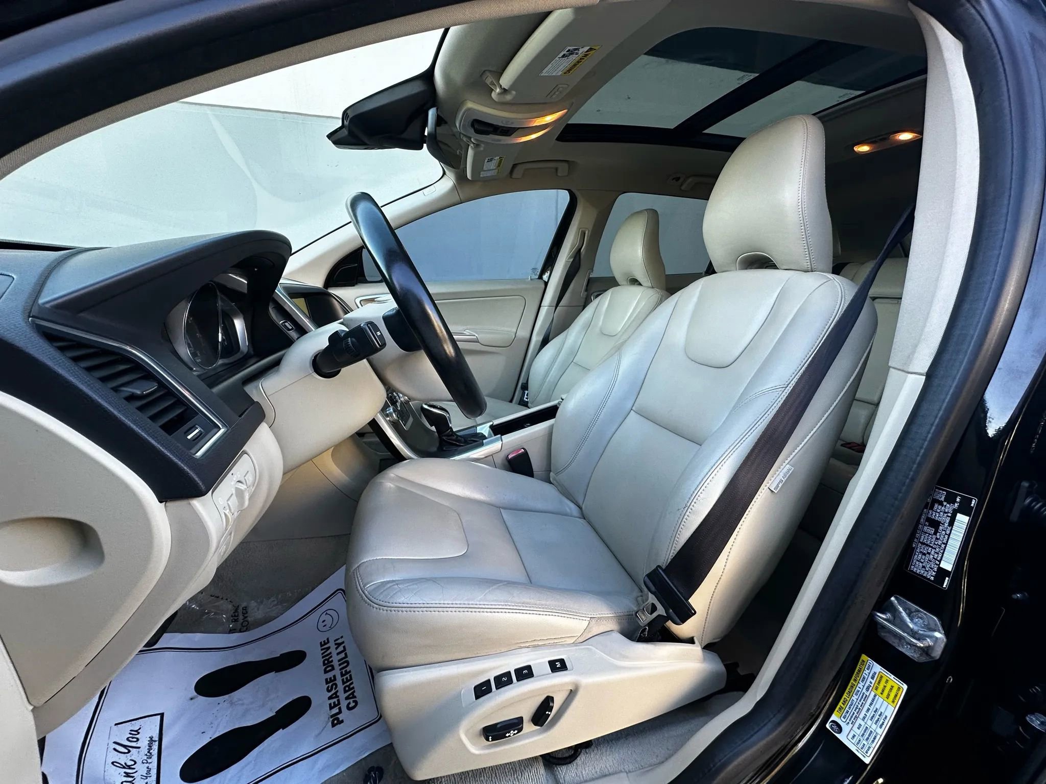 Used 2015 Volvo XC60 T5 w/ Proximity Package image 14