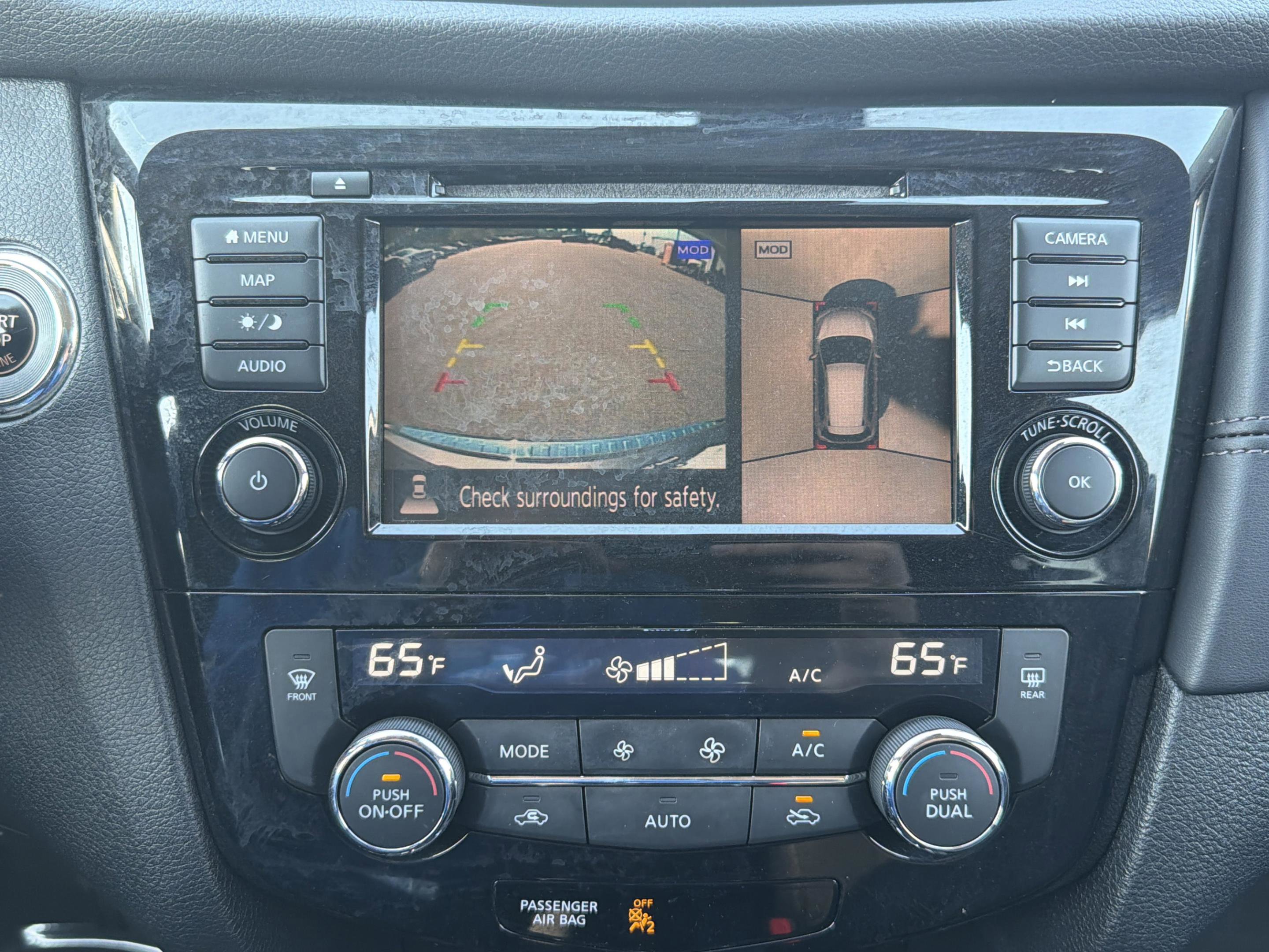 Used 2018 Nissan Rogue SL w/ Premium Package image 17