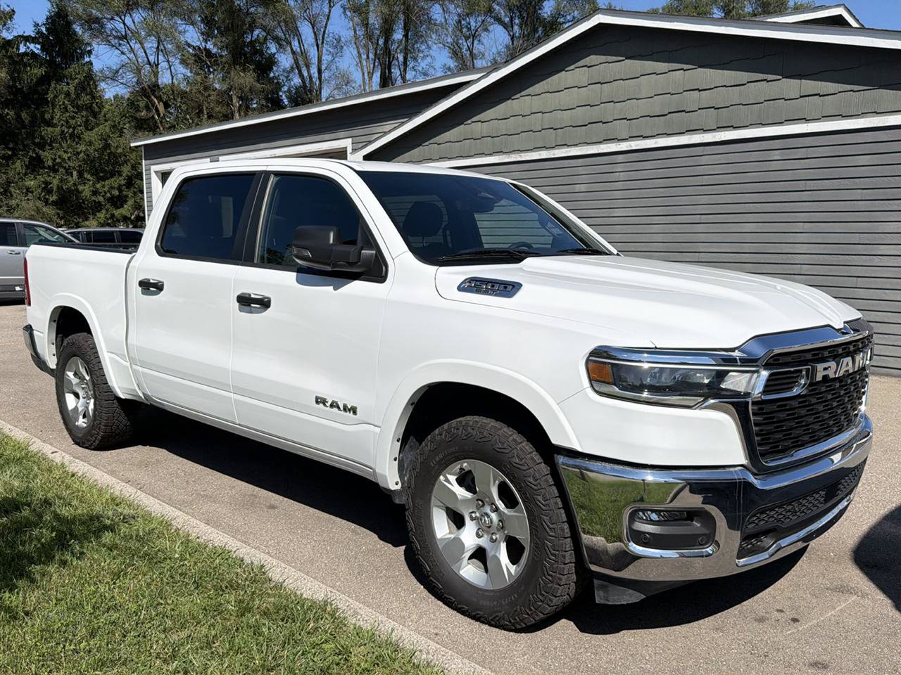 Used 2025 RAM 1500 Big Horn AWD/4WD image 2
