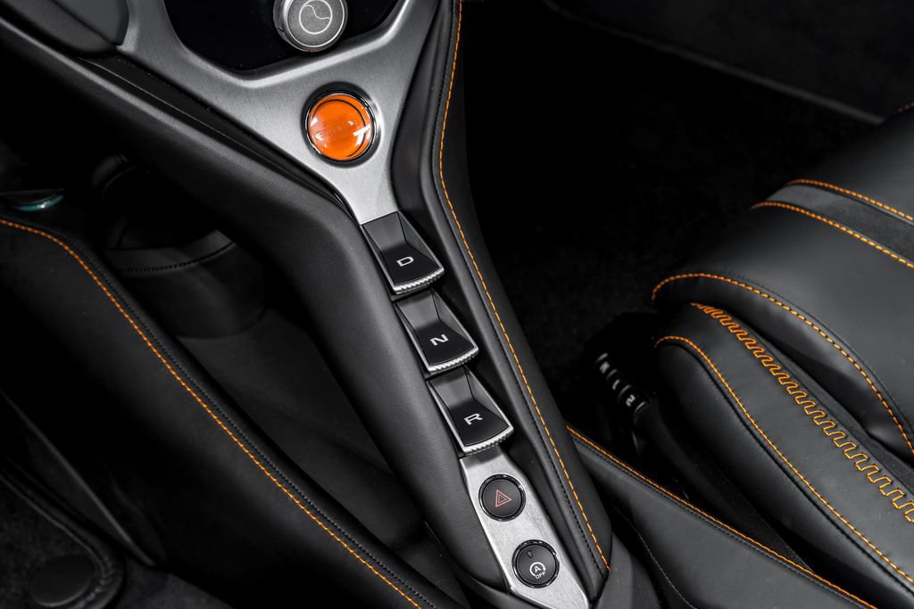 Used 2026 McLaren 750S RWD image 21