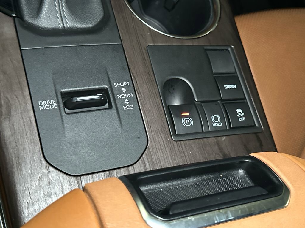 Used 2023 Toyota Highlander Platinum FWD image 28