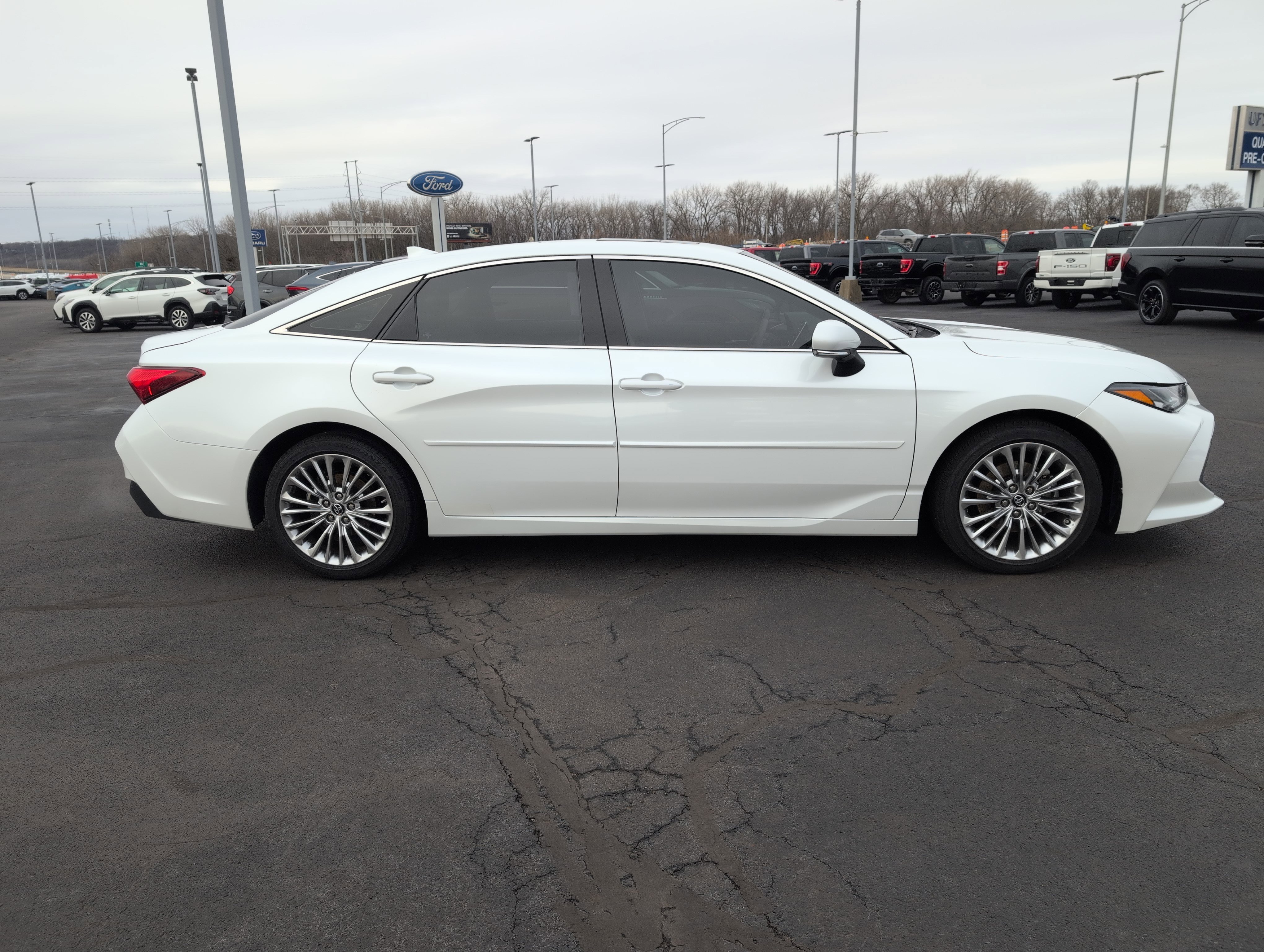 Used 2019 Toyota Avalon Limited image 6
