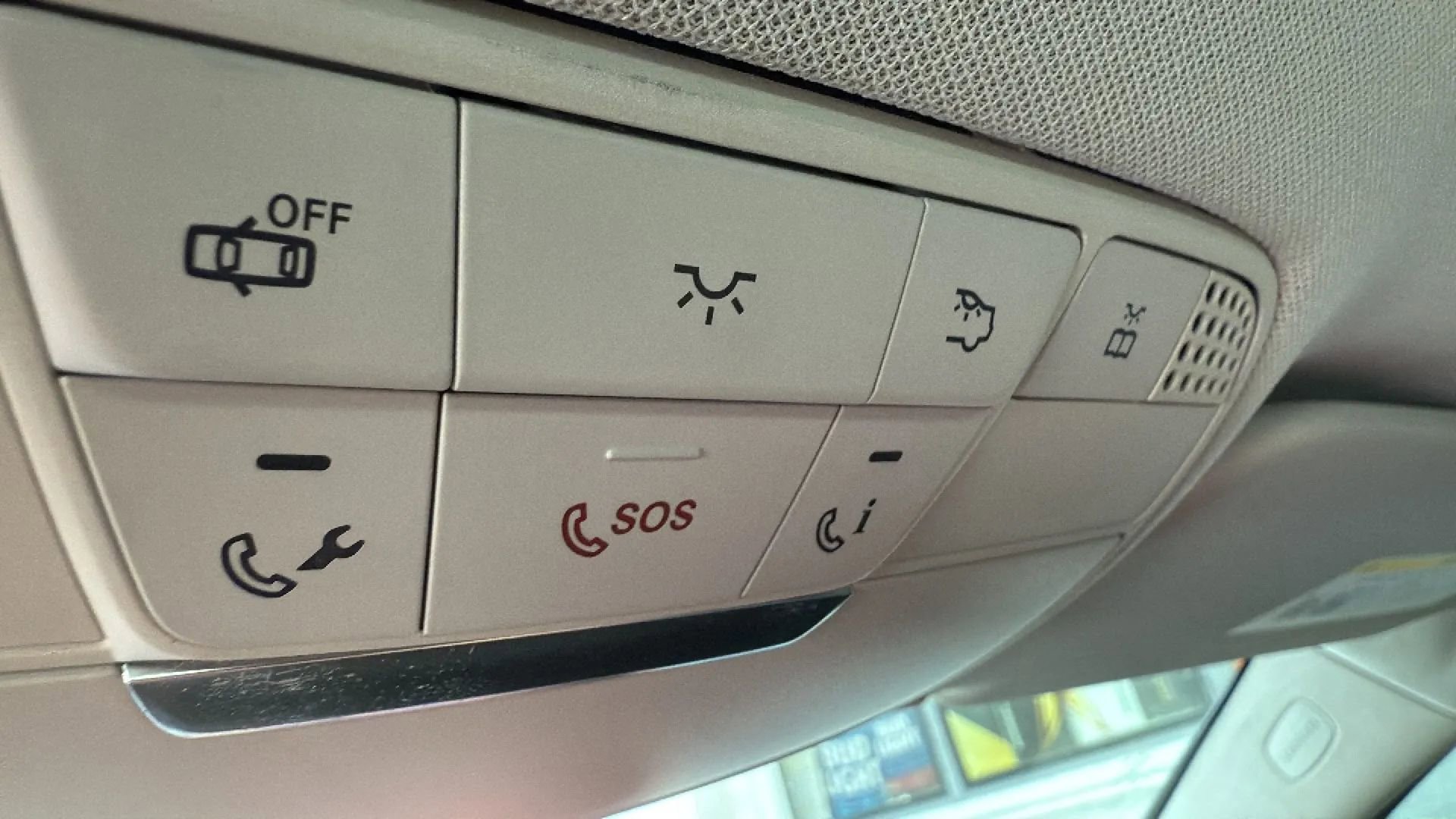 Used 2015 Mercedes-Benz C 300 Sedan image 30