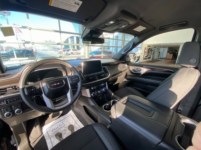 Used 2023 GMC Yukon SLE w/ Gmc Pro Safety Plus Package image 14