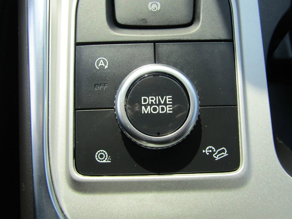 Used 2024 Ford Explorer XLT w/ Equipment Group 202A AWD/4WD image 31