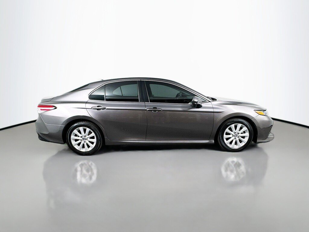 Used 2019 Toyota Camry LE FWD image 6