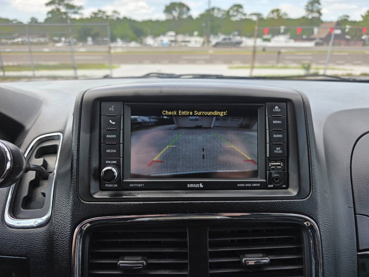 Used 2017 Dodge Grand Caravan SXT FWD image 17