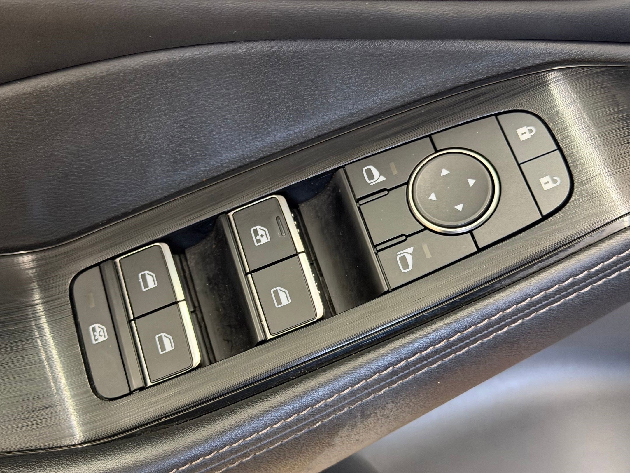 Used 2023 Nissan Rogue SL w/ SL Premium Package image 25