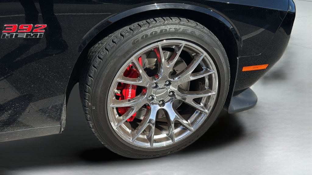 Used 2015 Dodge Challenger SRT RWD image 32