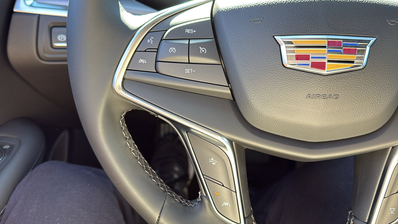 New 2025 Cadillac XT5 Luxury image 16