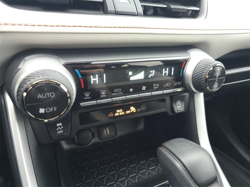 Used 2025 Toyota RAV4 XLE w/ Convenience Package image 28