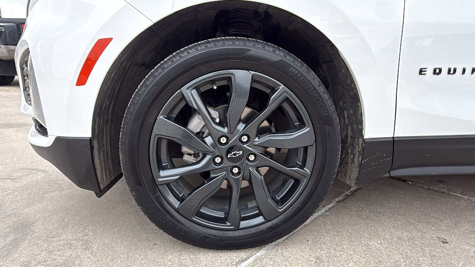 Used 2022 Chevrolet Equinox RS w/ RS Leather Package image 32