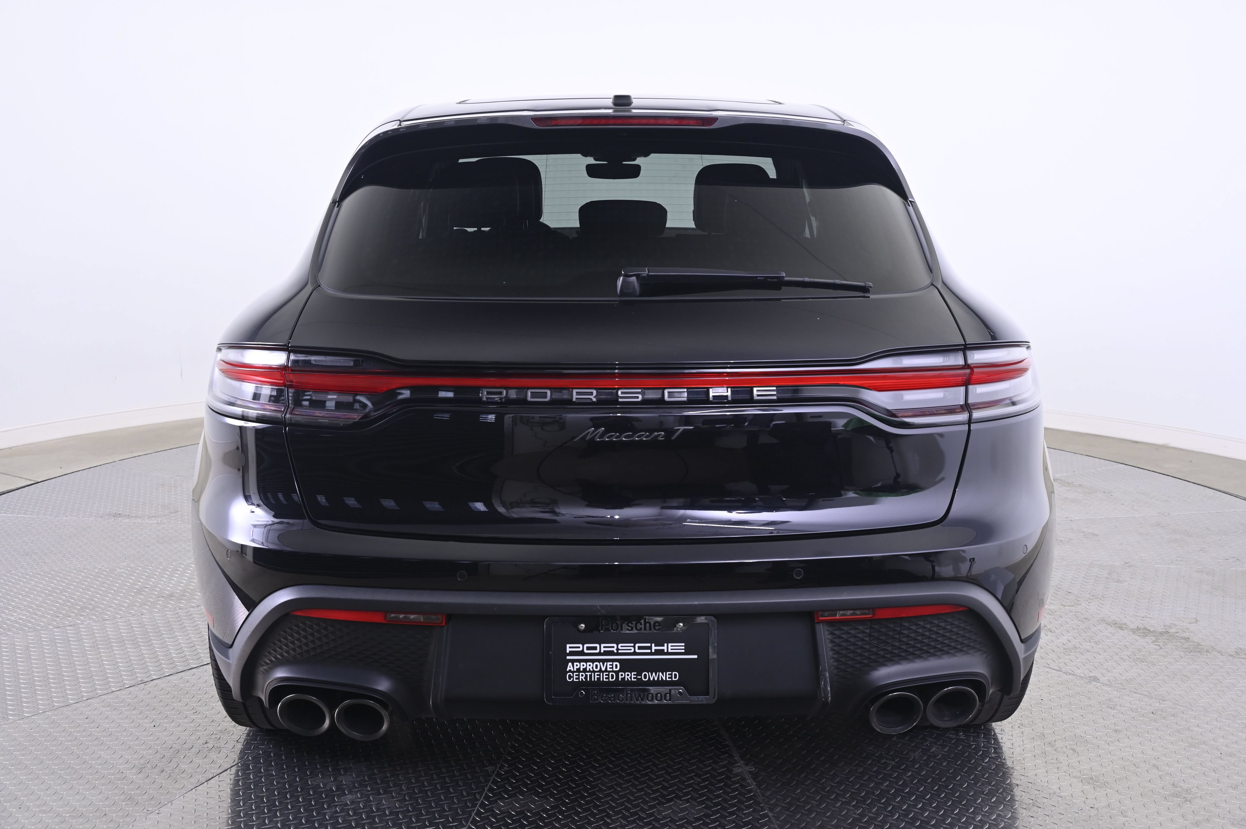 Certified 2023 Porsche Macan Turbo AWD/4WD image 6