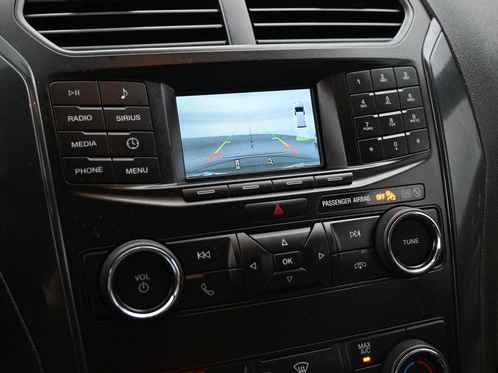 Used 2018 Ford Explorer XLT image 16