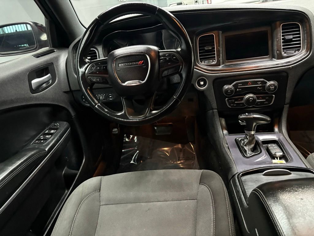 Used 2018 Dodge Charger SXT w/ Blacktop Package RWD image 29