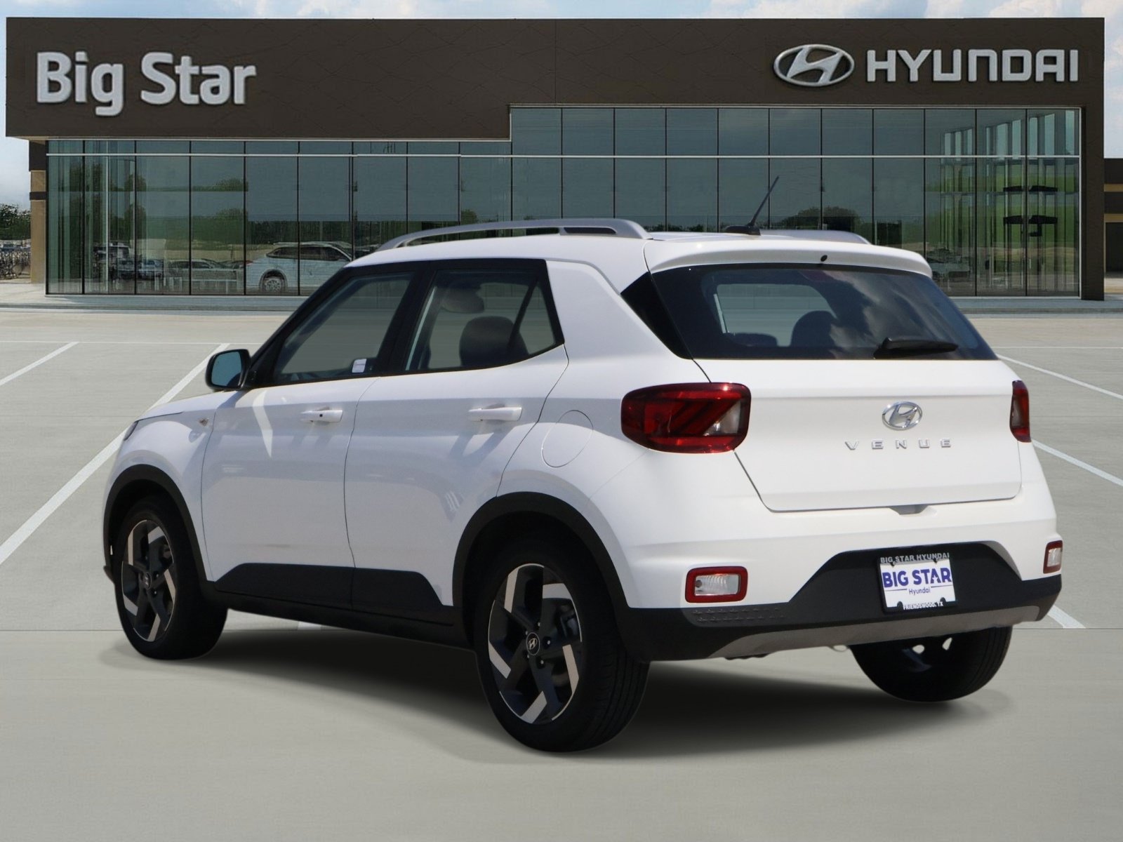 Used 2026 Hyundai Venue SEL FWD image 3