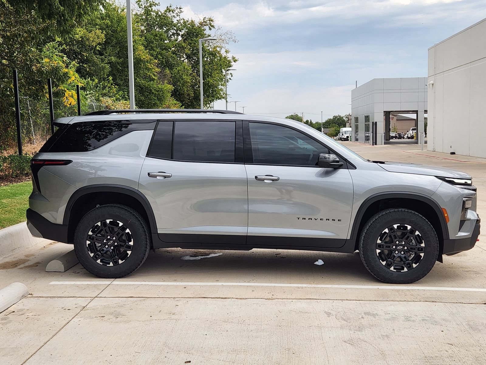 New 2027 Chevrolet Traverse Z71 w/ Driver Confidence Package AWD/4WD image 7