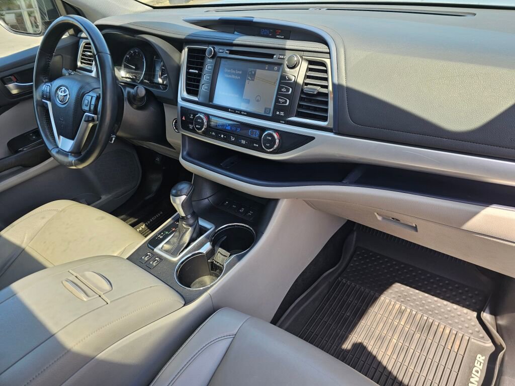 Used 2019 Toyota Highlander XLE AWD/4WD image 13