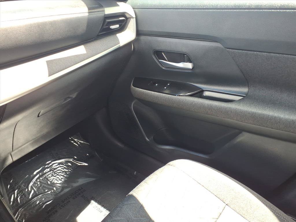 Used 2025 Nissan Kicks SV AWD/4WD image 22