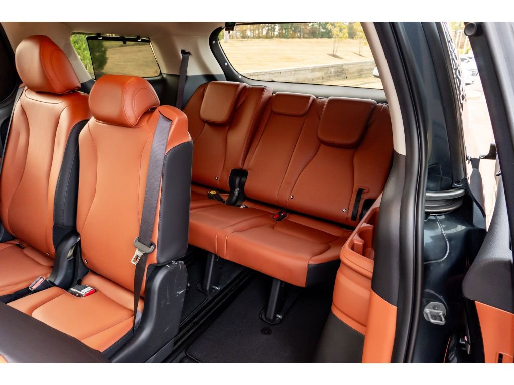 Used 2023 Kia Carnival SX image 13