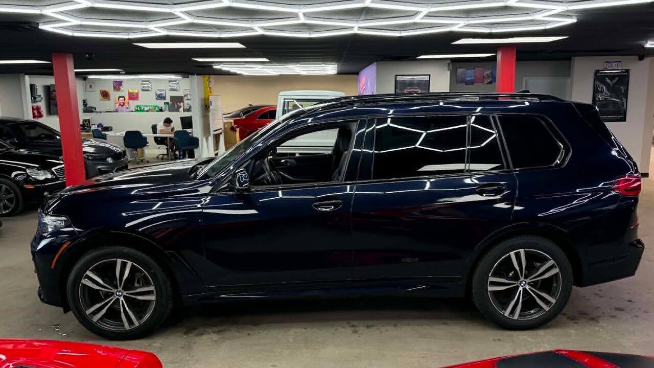 Used 2022 BMW X7 xDrive40i w/ M Sport Package AWD/4WD image 8