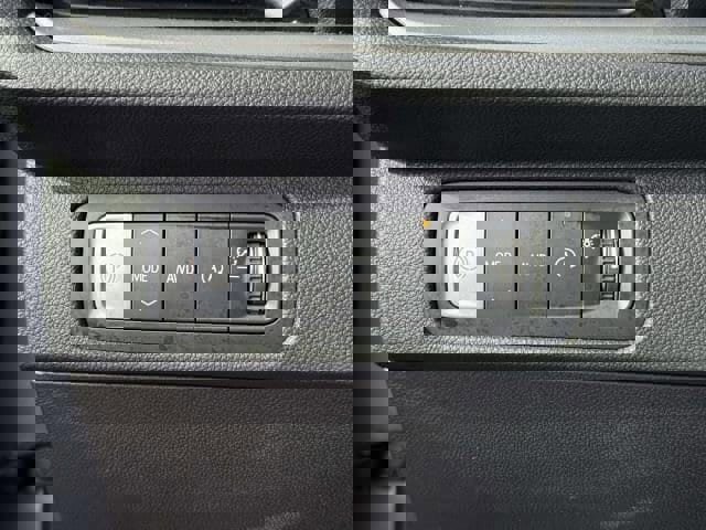 Used 2025 Chevrolet Traverse LT image 20