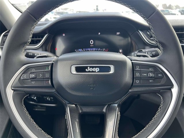 Used 2023 Jeep Grand Cherokee Laredo image 16