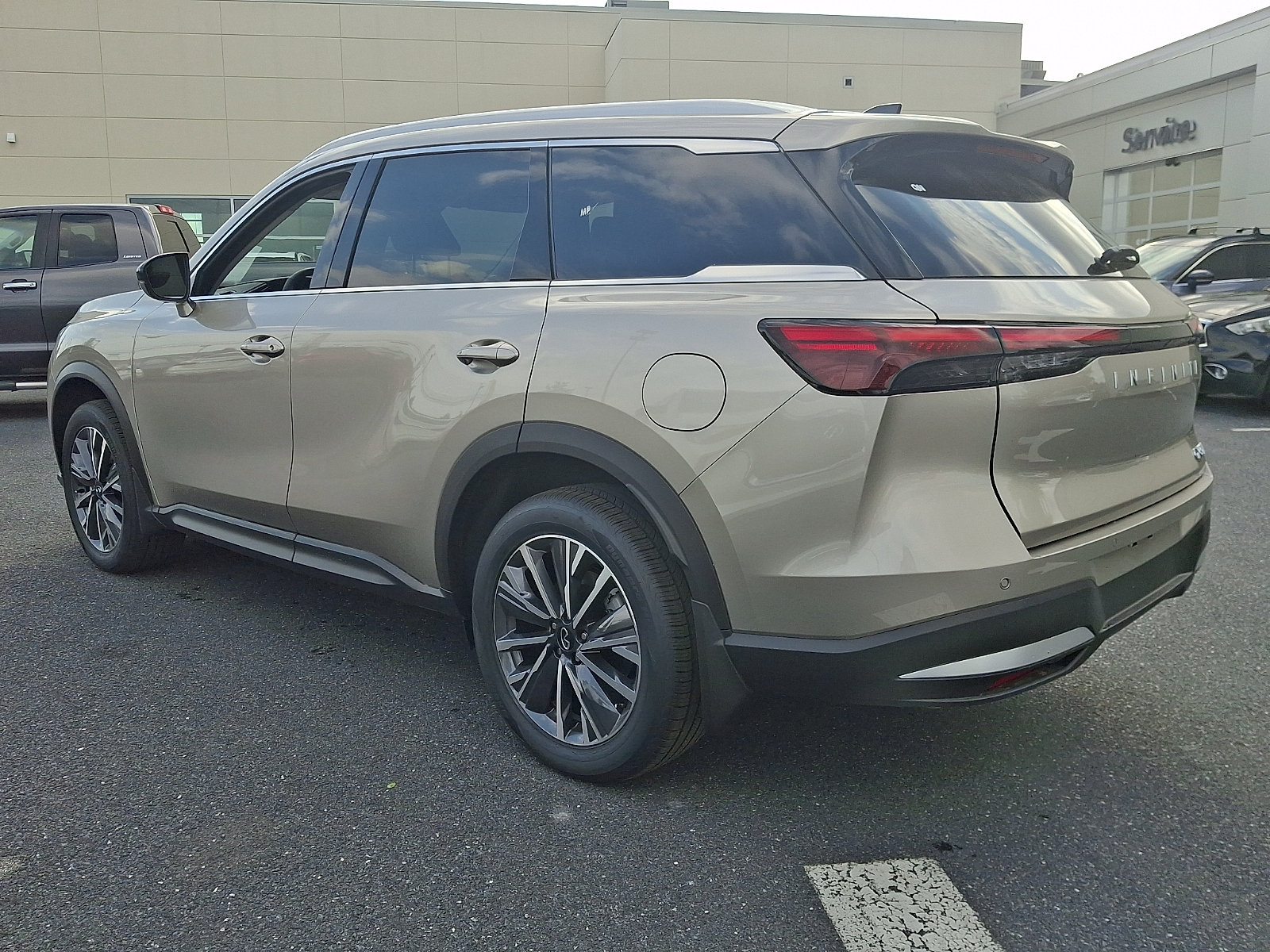 New 2027 INFINITI QX60 Luxe w/ Cargo Package AWD/4WD image 3
